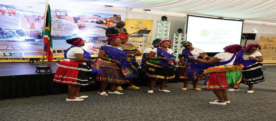 Xibelani dancers entertaining the guests during the welcoming ceremony of the Cuban Technical Advisors 